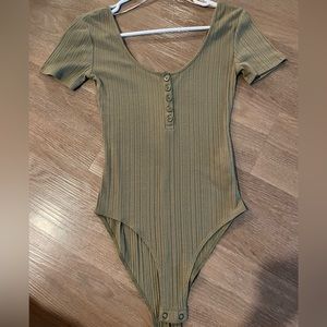 Olive bodysuit tee 💚